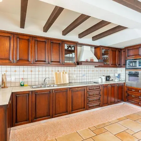 Emilios ヴィラ カラミ